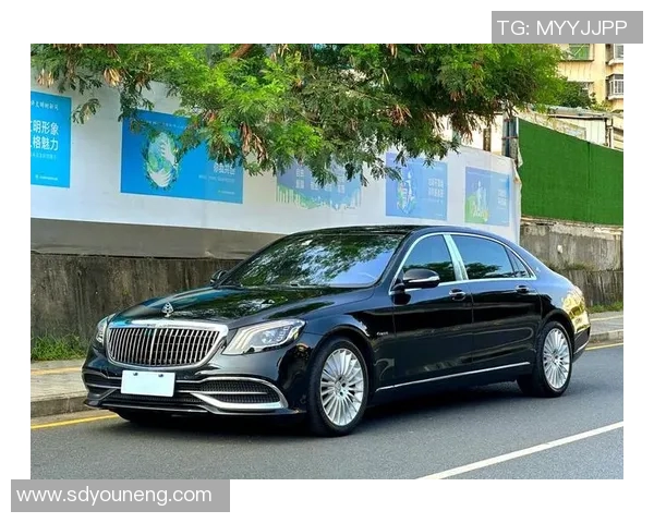 高清足球明星迈巴赫图片欣赏展现运动与奢华完美结合的魅力