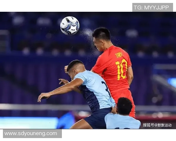 中国足球队在激烈对抗中成功逆转韩国队展现强大实力与团队精神